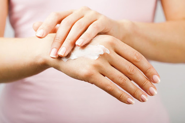 Chăm sóc da tay là bước quan trọng trong quá trình chống lão hóa da tay