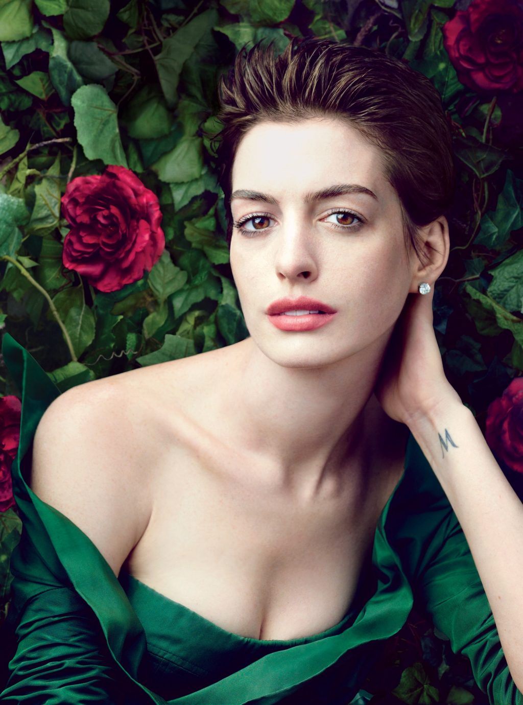 Vẻ đẹp không góc chết của Anne Hathaway